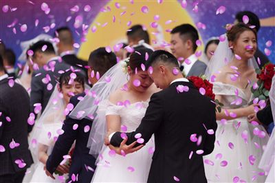 国乒金童玉女于子洋张蔷甜蜜举行婚礼，见证爱情的巅峰时刻
